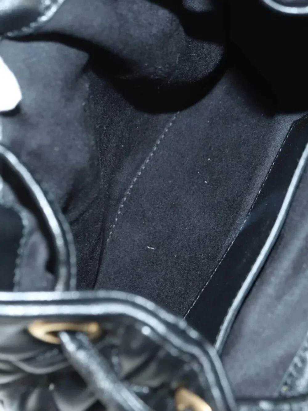 Gucci brand	gucci color	black